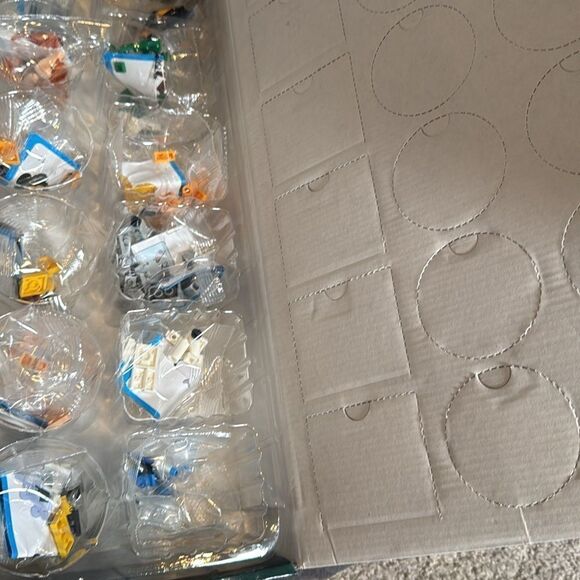 Kids Christmas Advent Calendar Mini Animal Figure Blocks 24 Day Countdown Age 6+ - Picture 8 of 8